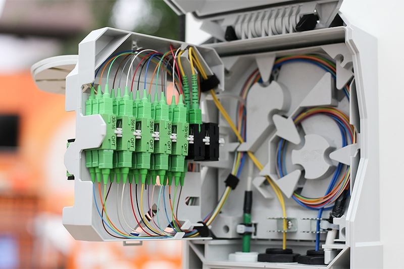 FTTH-FIBER-OPTIC-CABLE-FITTING
